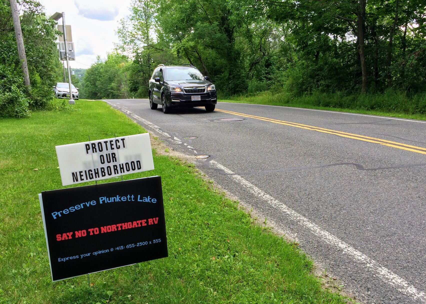 Signs on Longview Ave in Hinsdale